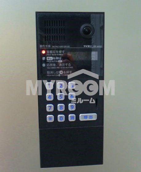 ソフィアラックのエントランス|オートロック完備で安心（同一仕様写真）