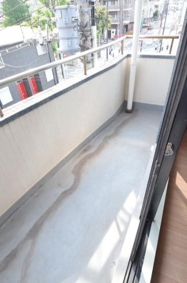 インシティ100のバルコニー