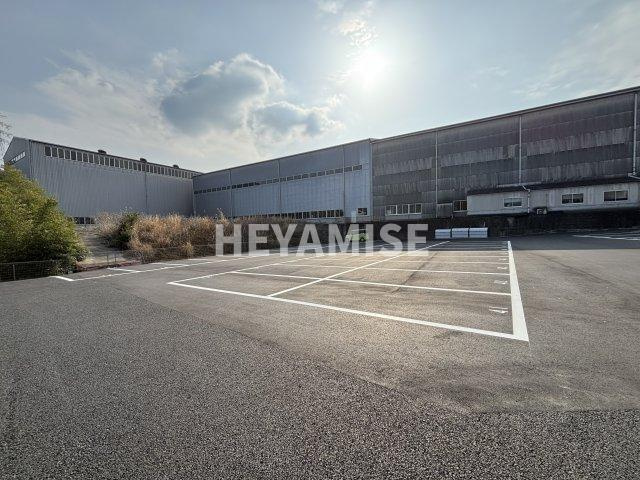 デ・クメール貝津の駐車場