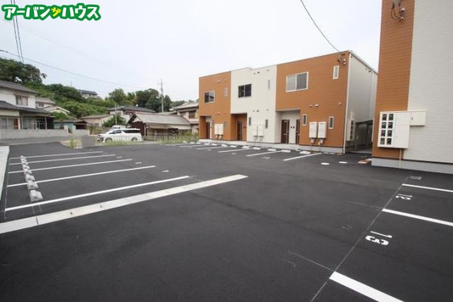 カーサ・パーチェ　北棟の駐車場