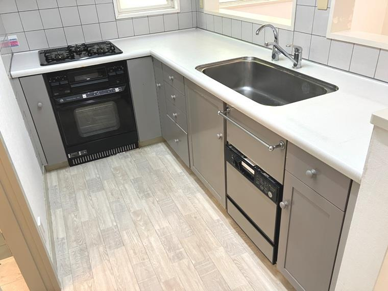 深沢戸建のキッチン
