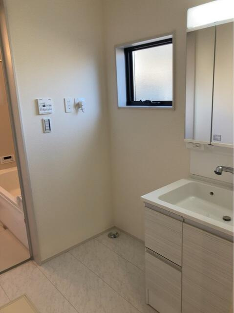 リーブルガーデン宇都宮駒生町第25　新築一戸建ての独立洗面台