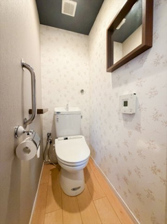 【トイレ】 | 笹塚サンハイツ | 清潔感のあるトイレスペースとなっております。