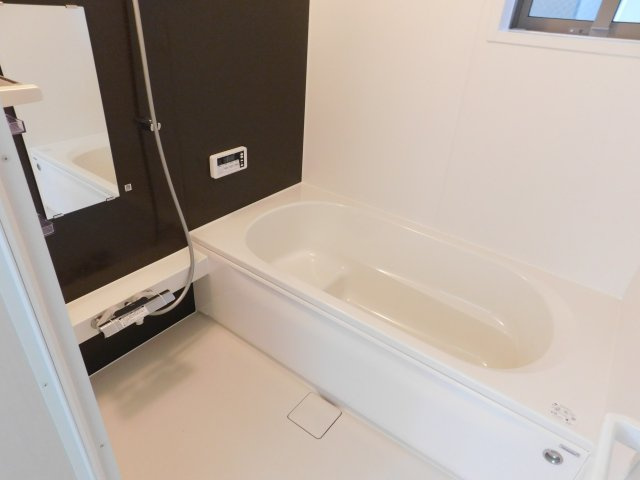 名古屋市中川区高畑４丁目の新築一戸建の浴室|◇浴室◇　　広い１坪サイズ・浴室暖房乾燥機・保温浴槽・追い焚き機能・ベンチ浴槽・エコシャワー・オートバス・バリアフリーバス・浴室窓あり