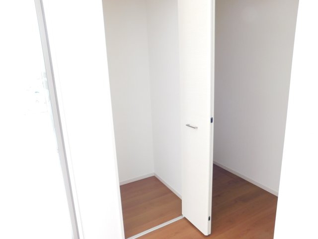 名古屋市中川区高畑４丁目の新築一戸建の収納|◇ウォークインクローゼット＋物入れ◇　　家族の洋服や季節の荷物など大容量収納できます！
