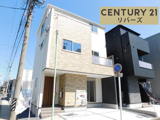 名古屋市中川区高畑４丁目の新築一戸建の外観|☆１号棟☆　　残り１棟！！いつでも見学出来ます♪（お問合せ当日、平日、水曜、夜間でもＯＫ）　地下鉄東山線「高畑」駅徒歩５分！　角地♪　都市型３階建て！　広いリビング２０．２帖♪　周辺環境充実！