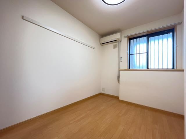 エミリアの寝室|寝室