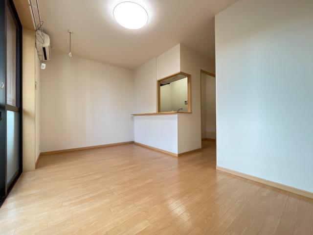 エミリアの居間・リビング|リビング