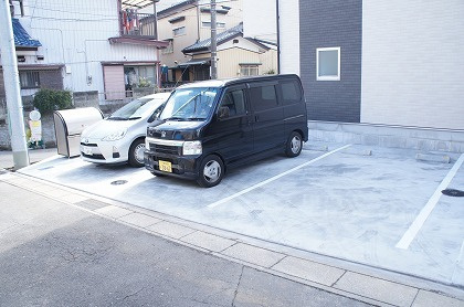 リブリ・二宮の駐車場