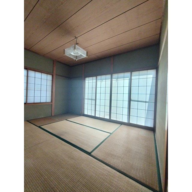 四季の庭と和モダンハウスの内装