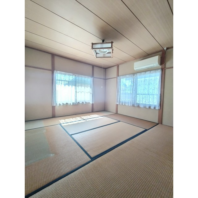 四季の庭と和モダンハウスの内装