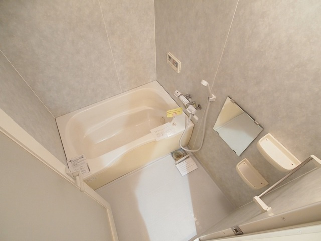 ラフォーレ三郷弐番館の浴室