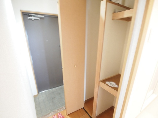 ラフォーレ三郷弐番館の収納|玄関収納
