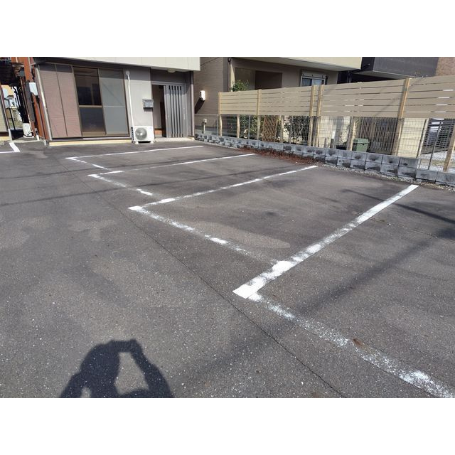 日光町７丁目貸家１の駐車場