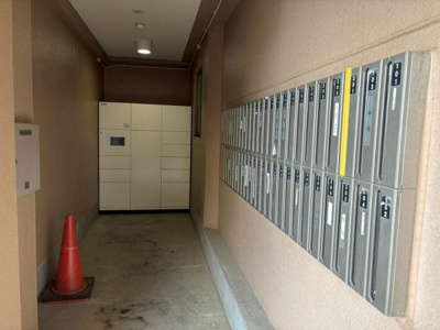 【その他共用部分】 | 【11日(土)・12日(日)見学可】ベルドゥムール新越谷温泉 | 宅配BOX設置されている為、不在時の荷物の受け取りも安心できます♪