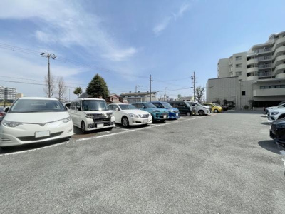 【駐車場】 | クローバーハイツ上野芝 | お車の出し入れも楽々ですね♪現地駐車場部分になります！駐車場空有です！
