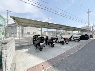 【その他共用部分】 | クローバーハイツ上野芝 | ゆとりのある駐輪場置場になってます！