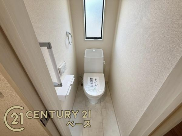 リーブルガーデン菅原町 ４号棟 ／新築一戸建のトイレ|■現地撮影写真■１・２階ともに綺麗なお手洗を完備！