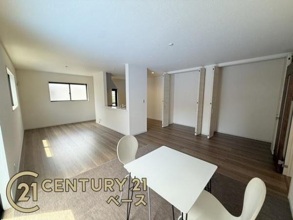 リーブルガーデン菅原町 ４号棟 ／新築一戸建の居間・リビング|■日当たりのよい明るい雰囲気の洋室です！■