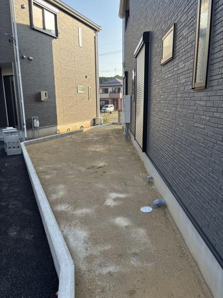 豊川市国府町第5　全4棟・3号棟の庭|ウッドデッキやBBQ。想像が膨らむお庭