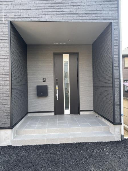 豊川市国府町第5　全4棟・3号棟の玄関|訪れる人を心地よく迎え入れます。