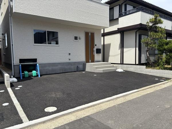 岡崎市上地町第8　全2棟・2号棟の駐車場|３台駐車できます
