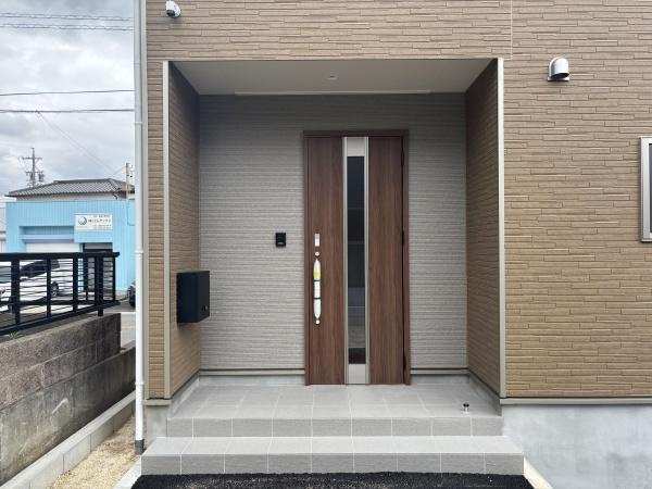 豊田市高上第2　全2棟・2号棟の玄関|訪れる人を心地よく迎え入れます。