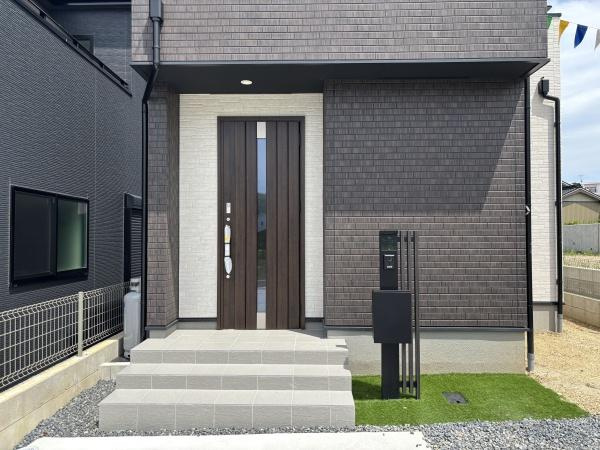 幸田町深溝　全2棟・2号棟の玄関|訪れる人を心地よく迎え入れます。