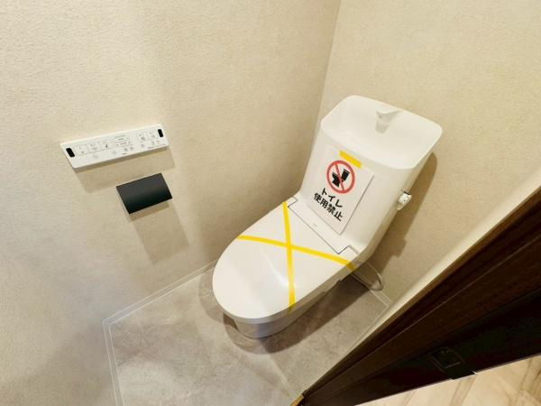 ディアパーク宮前平のトイレ|清潔感と落ち着きのある空間。多機能パネル付きトイレです。