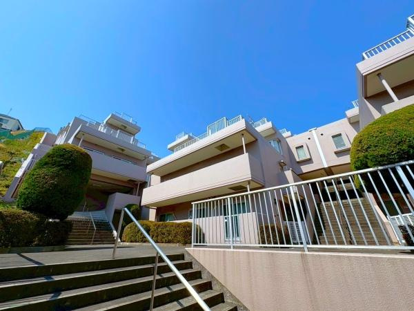 コスモ井土ヶ谷グランヒルズ九号棟の外観