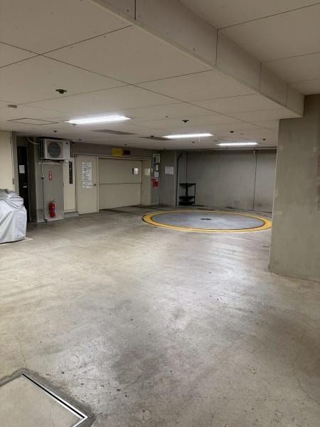 リシェ横浜山下公園の駐車場