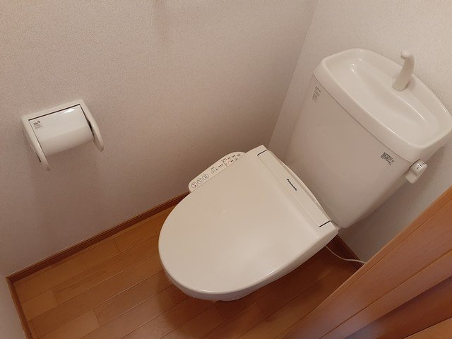 ヴィラ・かたかご　Ⅲのトイレ|落ち着いたトイレです