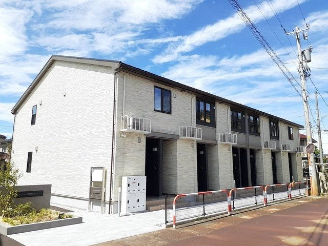 ヒカルサ高岡角ウエストの外観|おしゃれな外観です