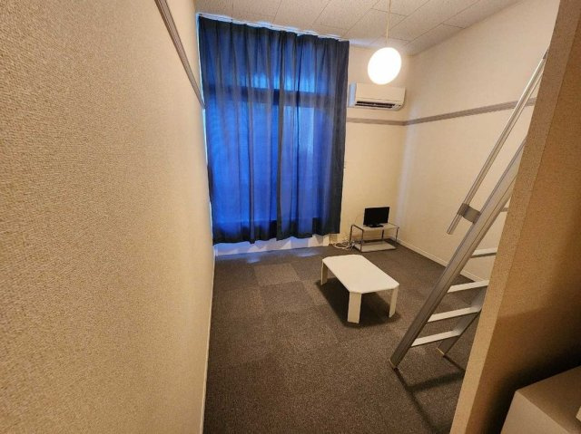 レオパレスゴールド枝松の居間・リビング