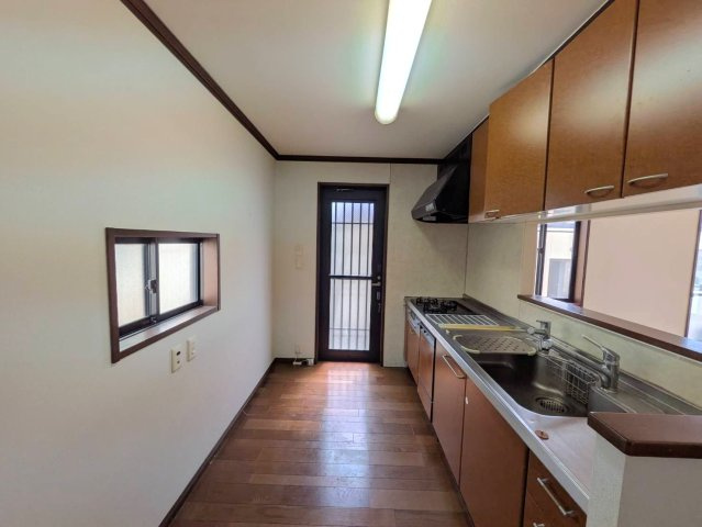 岡山市南区大福 中古住宅のキッチン|◆収納も豊富にございますのでキッチン用品がかさばりません！