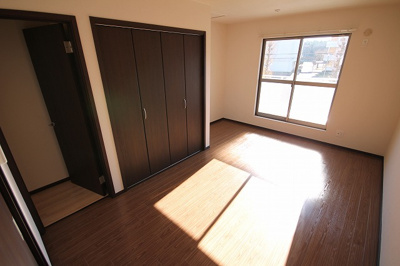 【洋室】 | ＦＯＬＩＡＲ | 明るい洋室です