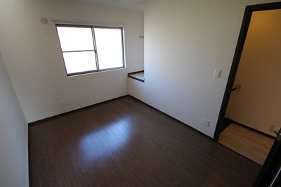 【寝室】 | ＦＯＬＩＡＲ | 広くて明るい寝室