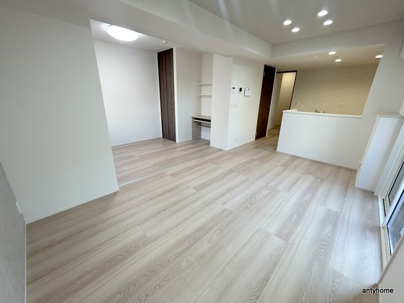 スペチアーレ太子橋　仲介手数料無料の居間・リビング