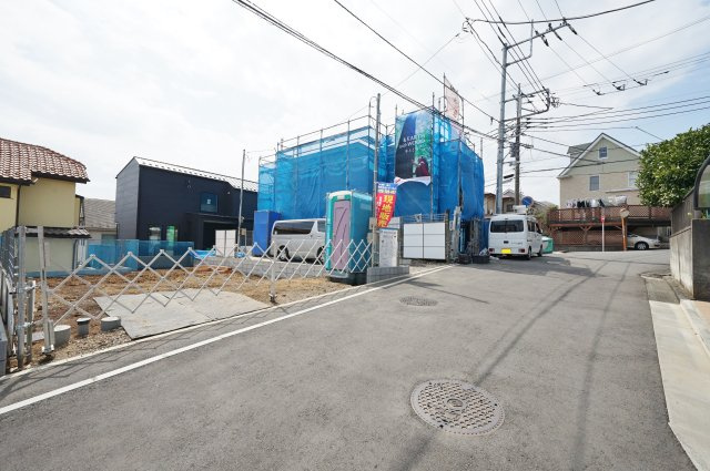【横浜市旭区白根5丁目62-22新築戸建て】★仲介手数料無料★（白根小学校・今宿中学校）の前面道路含む現地写真