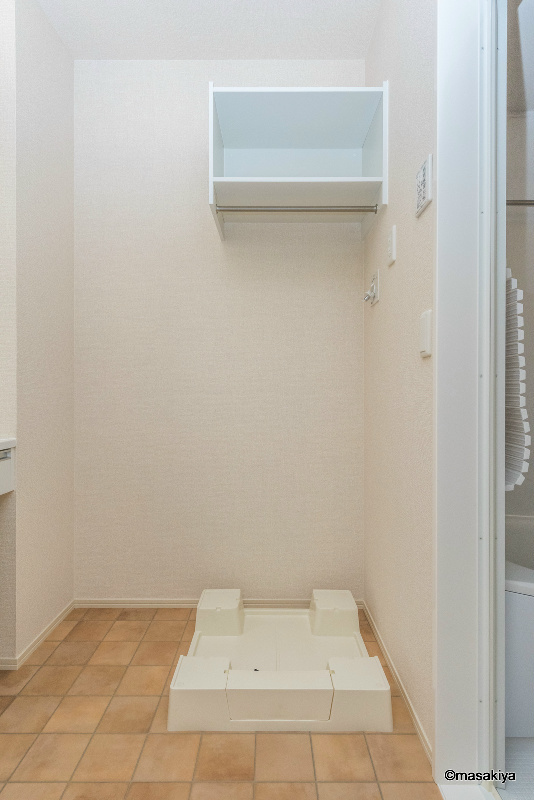 ラ・フェリーチェの洗面所|室内洗濯機置き場