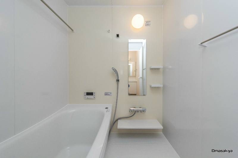 ラ・フェリーチェの浴室|お風呂　追い焚き・浴室乾燥機付きです。一坪タイプ。