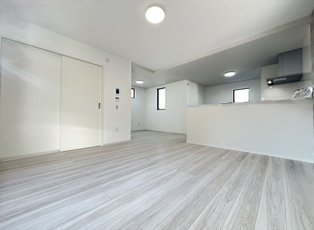 【間取り】 | 新座市東3丁目　新築一戸建住宅　全1棟　(志木本店) | 動線に配慮された使いやすいL型キッチンを採用。