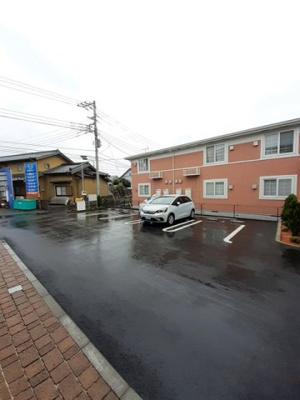 【駐車場】 | エテルノ・エフ | 車をお持ちの方に嬉しい駐車場付きの物件です