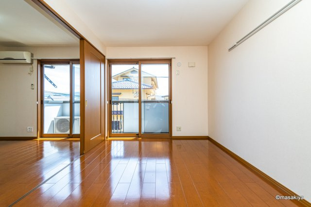 ウィルモア小柴見の洋室