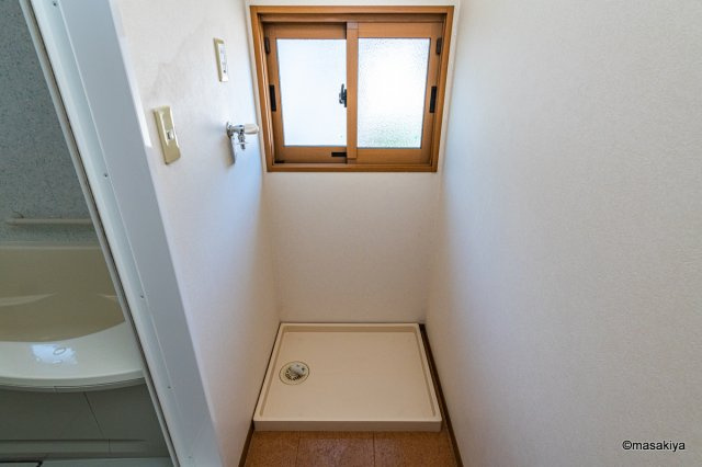 ウィルモア小柴見の洗面所|室内洗濯機置場