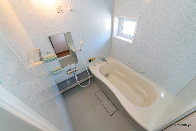 ウィルモア小柴見の浴室