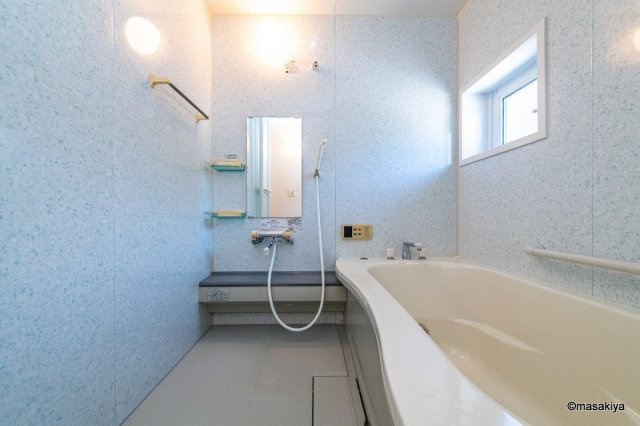 ウィルモア小柴見の浴室|お風呂　一坪タイプです。