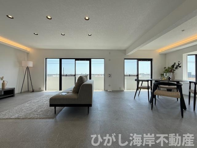 クリオ茅ヶ崎参番館のダイニング|新規リフォーム完了！　30帖　LDK