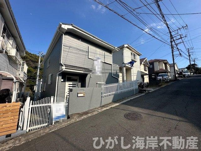 藤沢市片瀬２丁目　中古戸建の前面道路含む現地写真|新規リフォーム完了！　現地外観