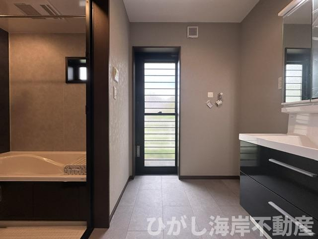 鎌倉市七里ガ浜２丁目　新築戸建の脱衣所|脱衣スペース